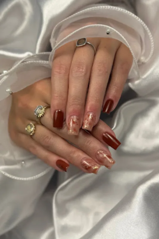 Ongles rouges soignés — onglerie BA Beauty à Évreux
